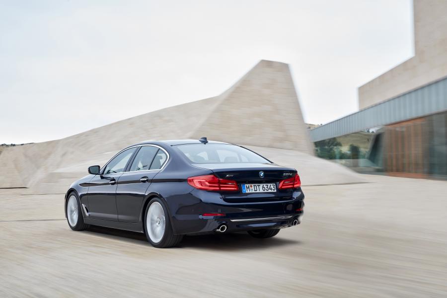  BMW 530d xDrive Sedan Luxury Line 2017 года  (WW) (фото 49 из 61)